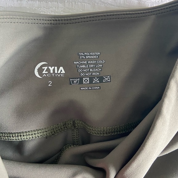 Zyia Olive Logo Stripe Light n Tight Hi-Rise 20” capri length leggings - Picture 6 of 7